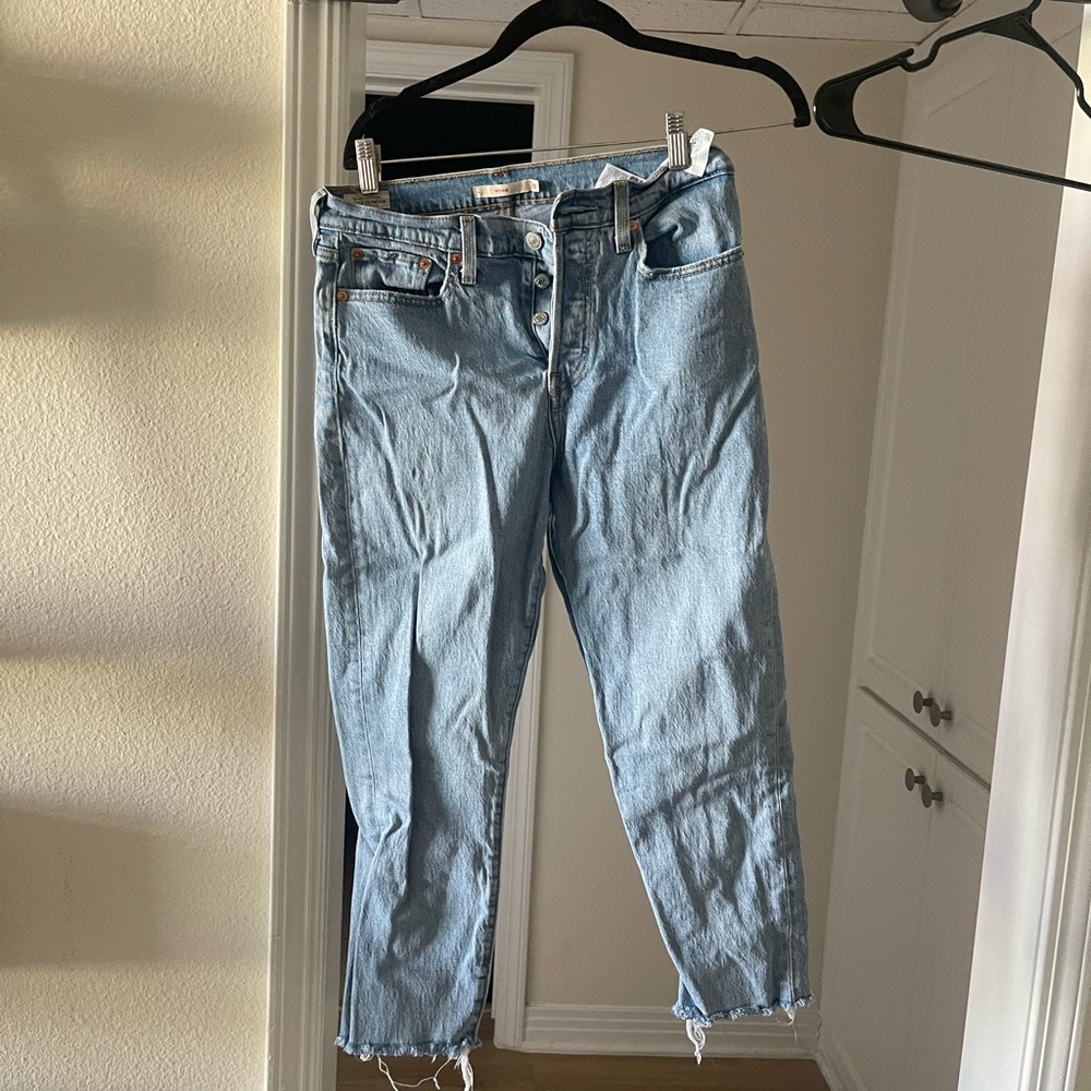 Levi’s wedgy size 29 cropped denim